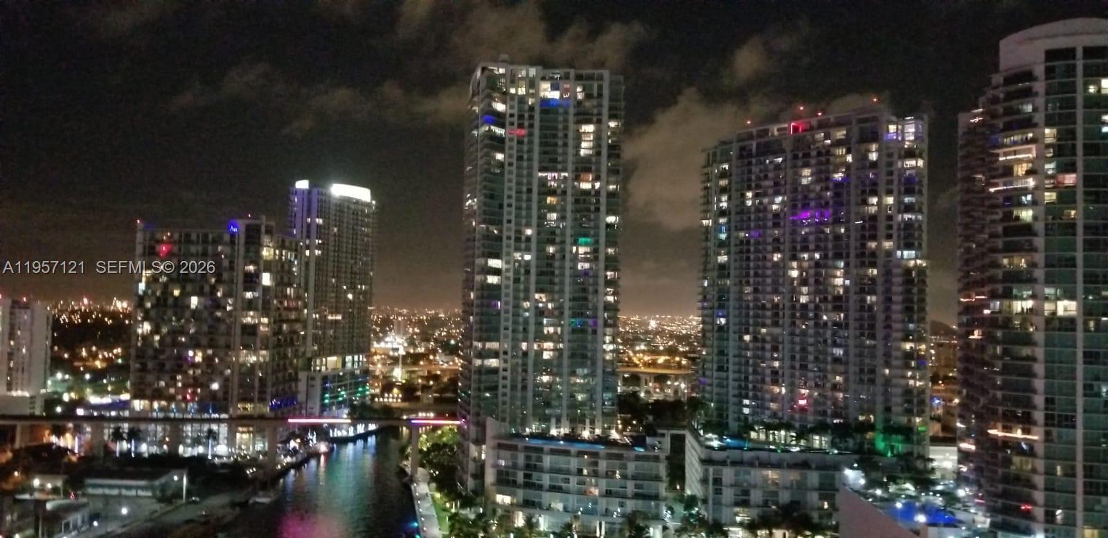 image Brickell on the River North28