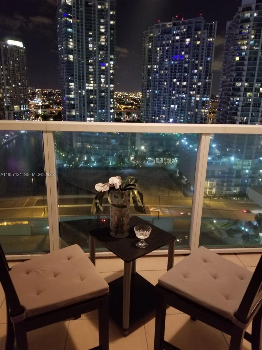 image Brickell on the River North29