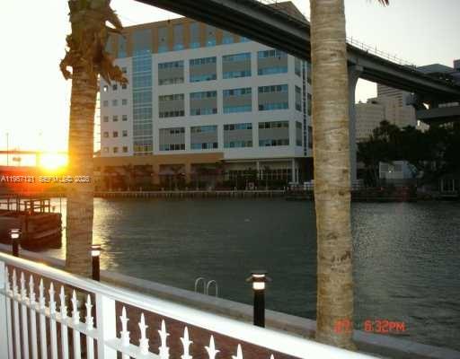 image Brickell on the River North34