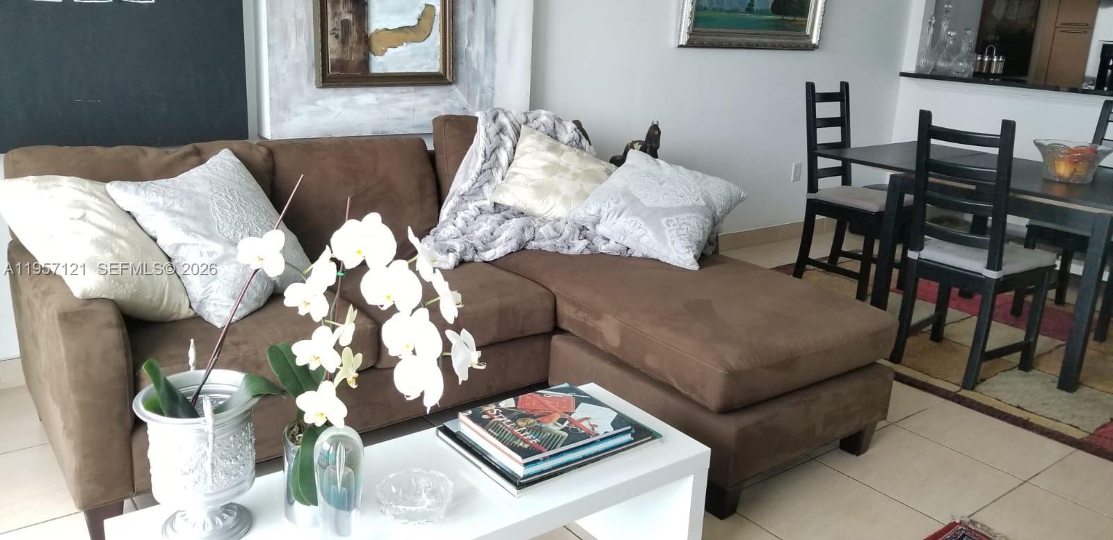 image Brickell on the River North4