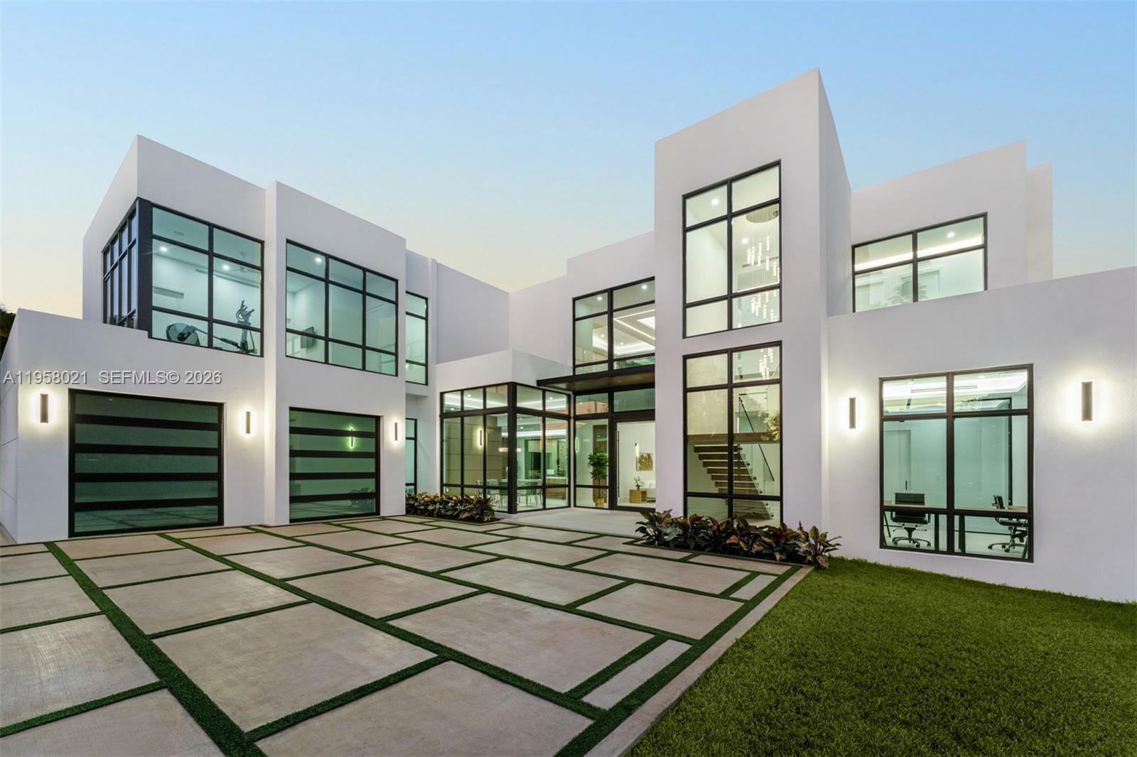 9525 SW 95th Ct Miami, FL 33176