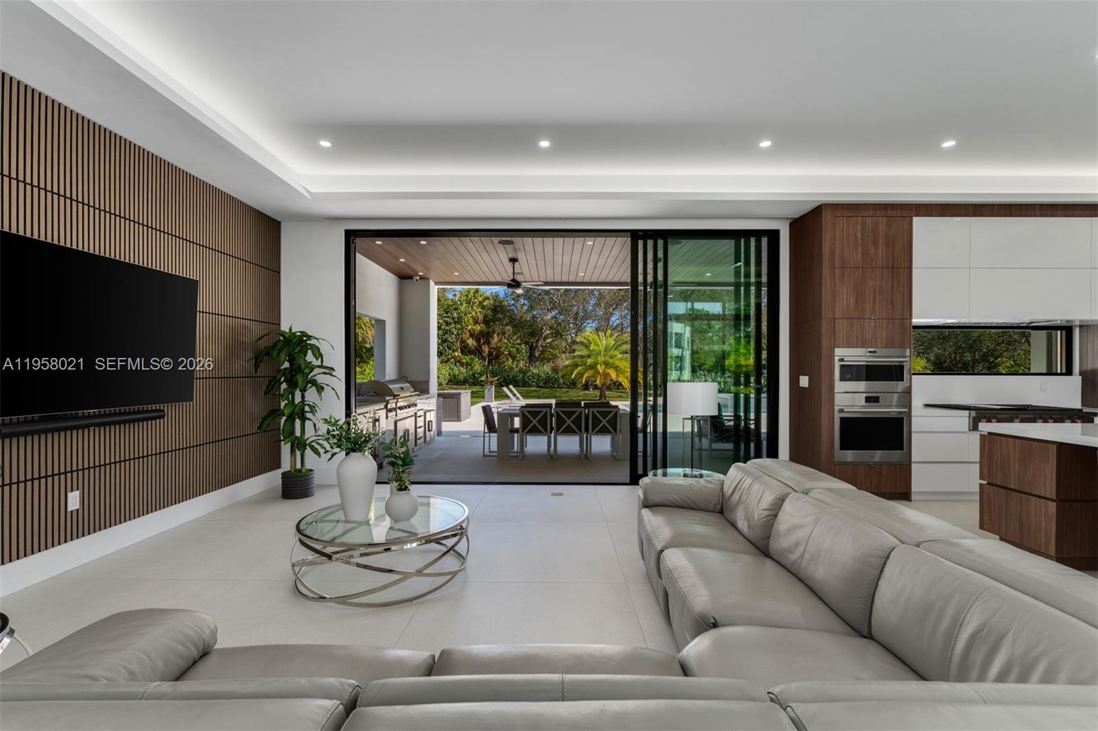 9525 SW 95th Ct Miami, FL 33176