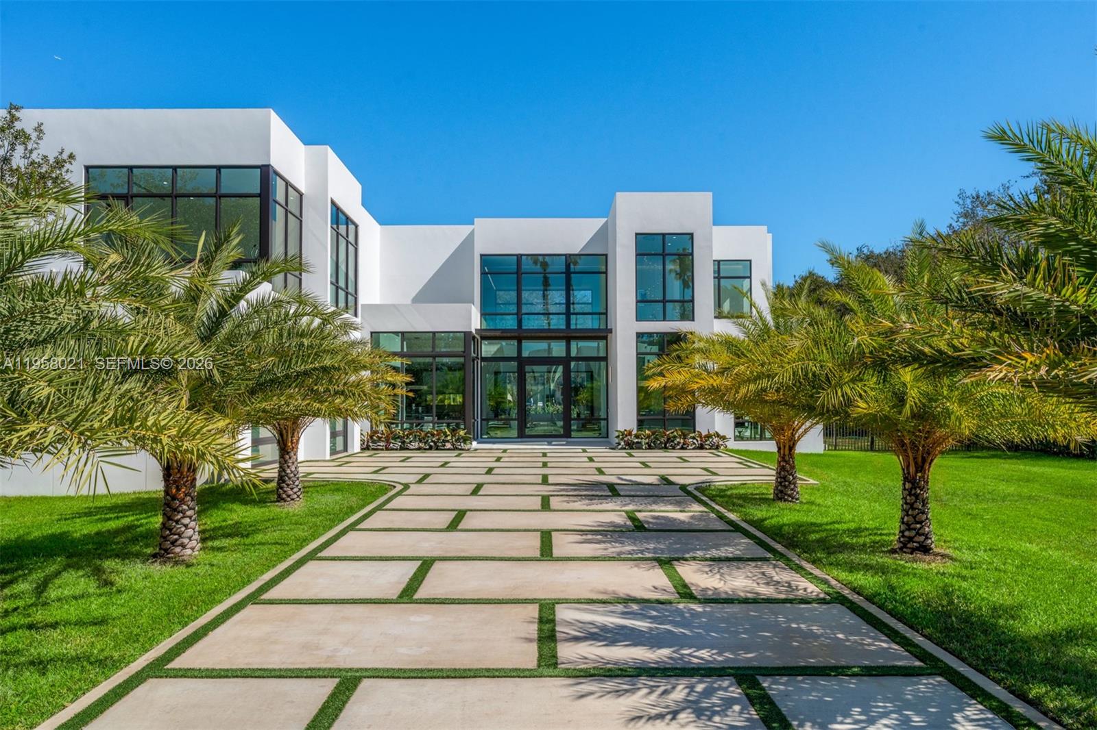 9525 SW 95th Ct Miami, FL 33176