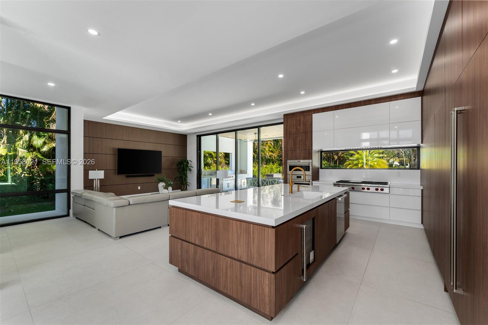 9525 SW 95th Ct Miami, FL 33176