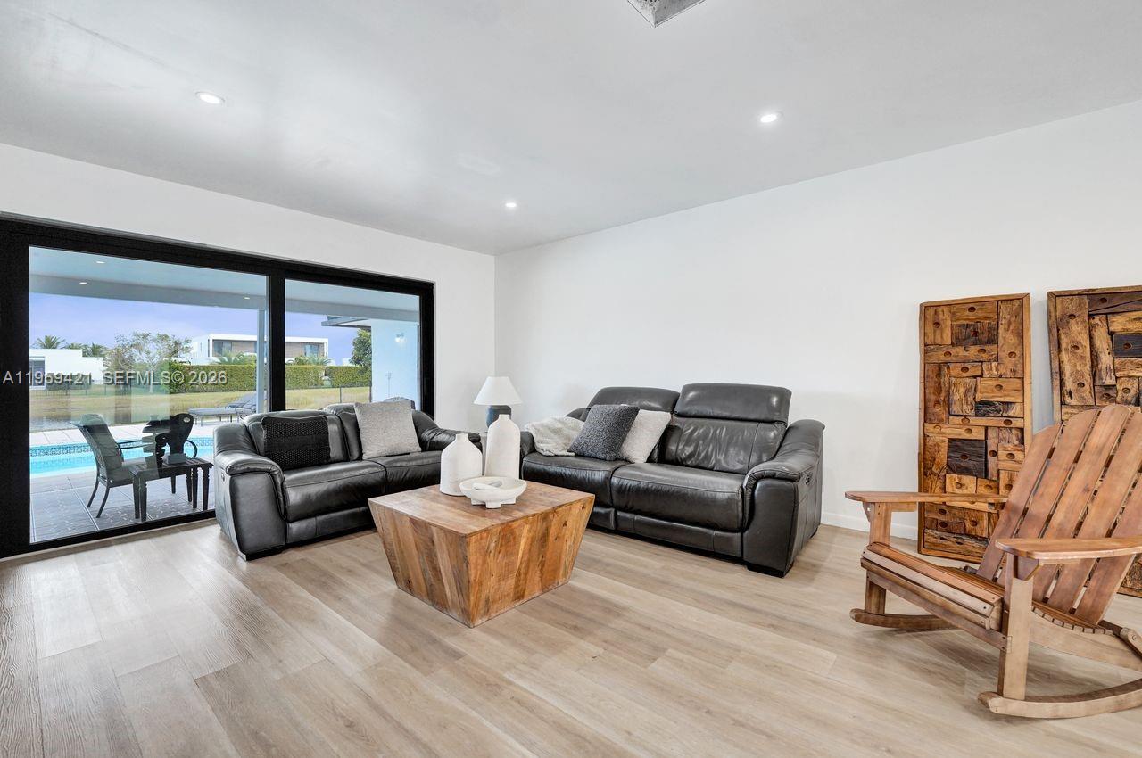 16653 Golfview Dr Weston, FL 33326