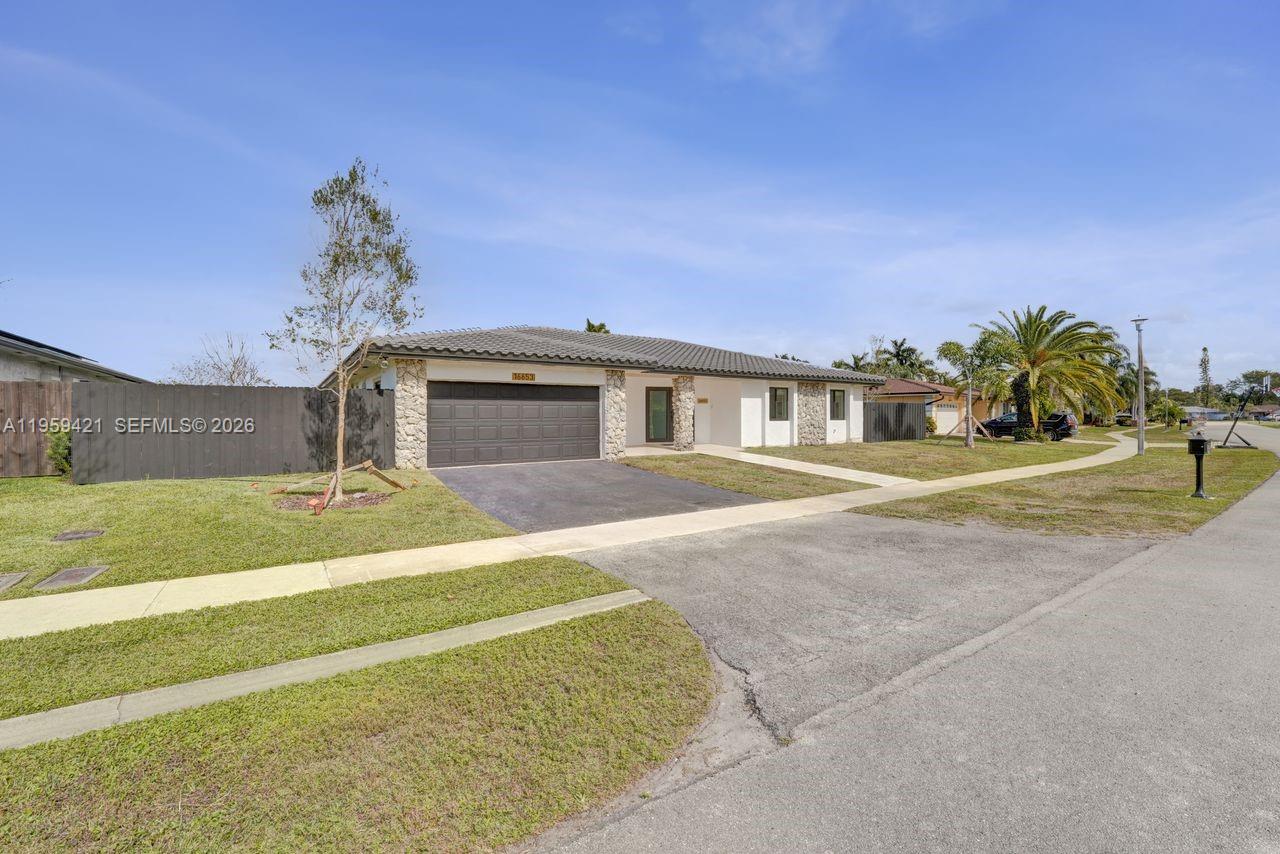 16653 Golfview Dr Weston, FL 33326