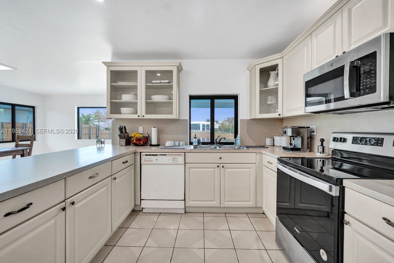 16653 Golfview Dr Weston, FL 33326