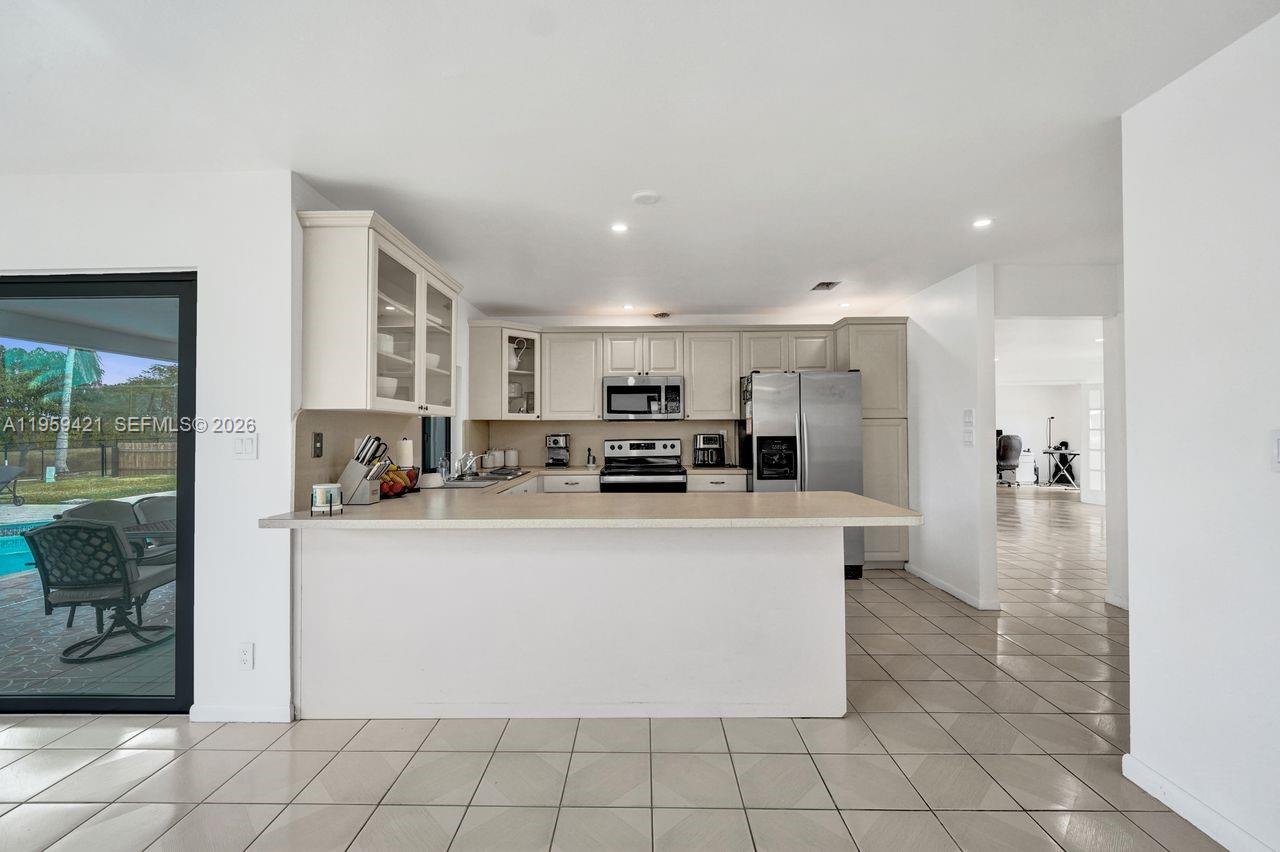 16653 Golfview Dr Weston, FL 33326