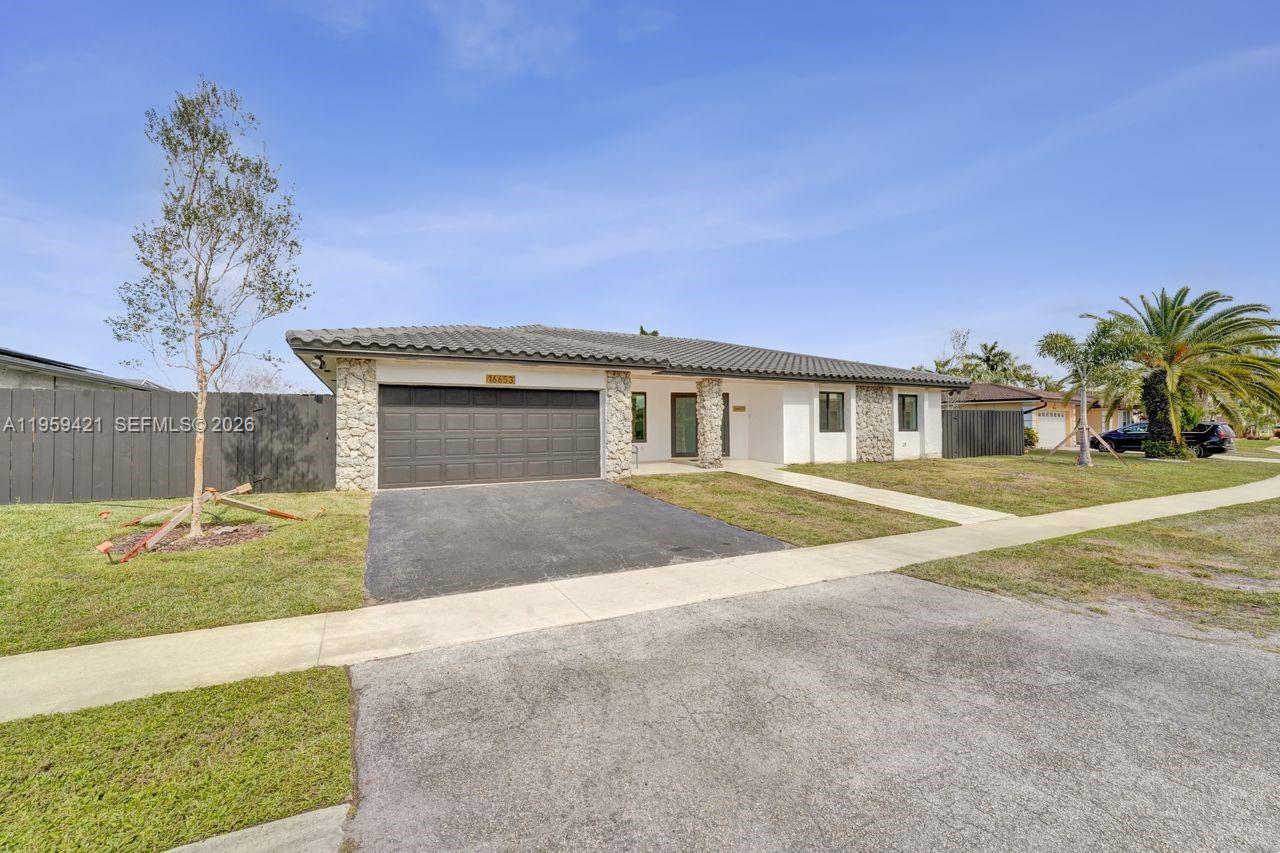 16653 Golfview Dr Weston, FL 33326