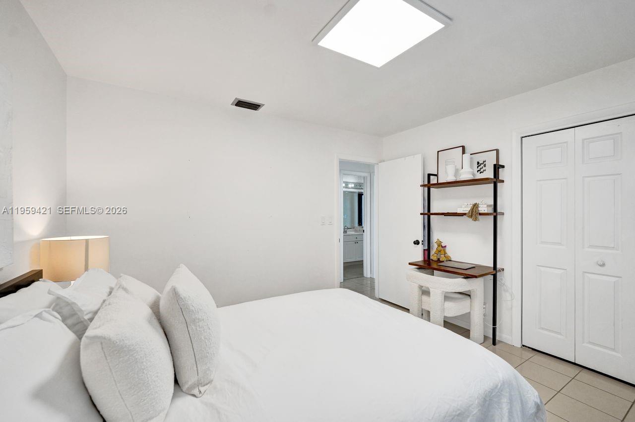 16653 Golfview Dr Weston, FL 33326