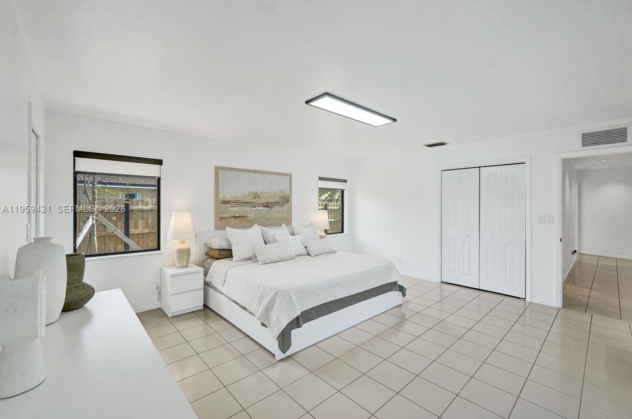 16653 Golfview Dr Weston, FL 33326