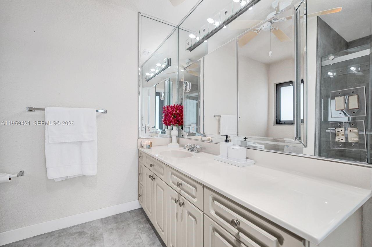 16653 Golfview Dr Weston, FL 33326