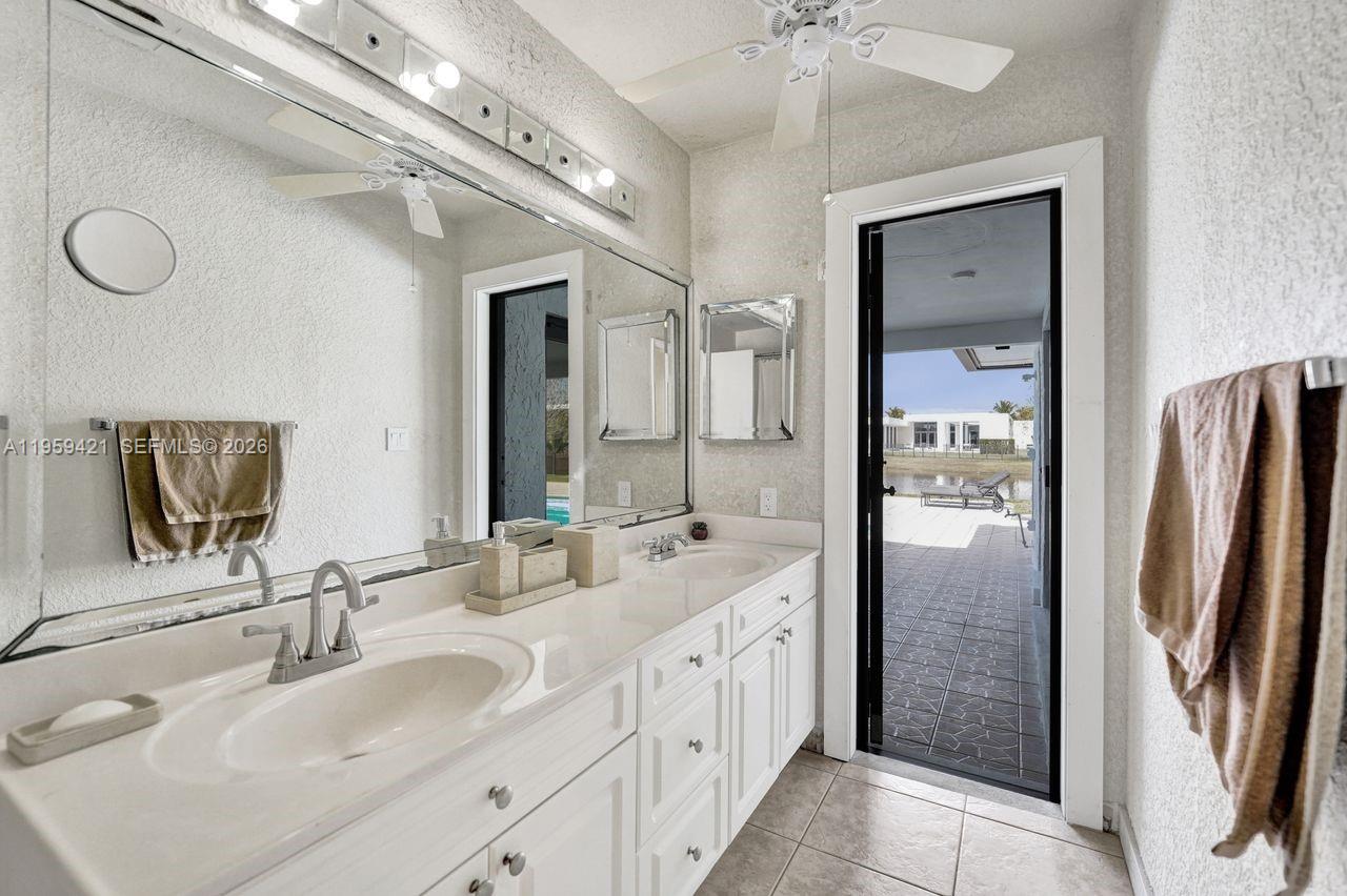 16653 Golfview Dr Weston, FL 33326