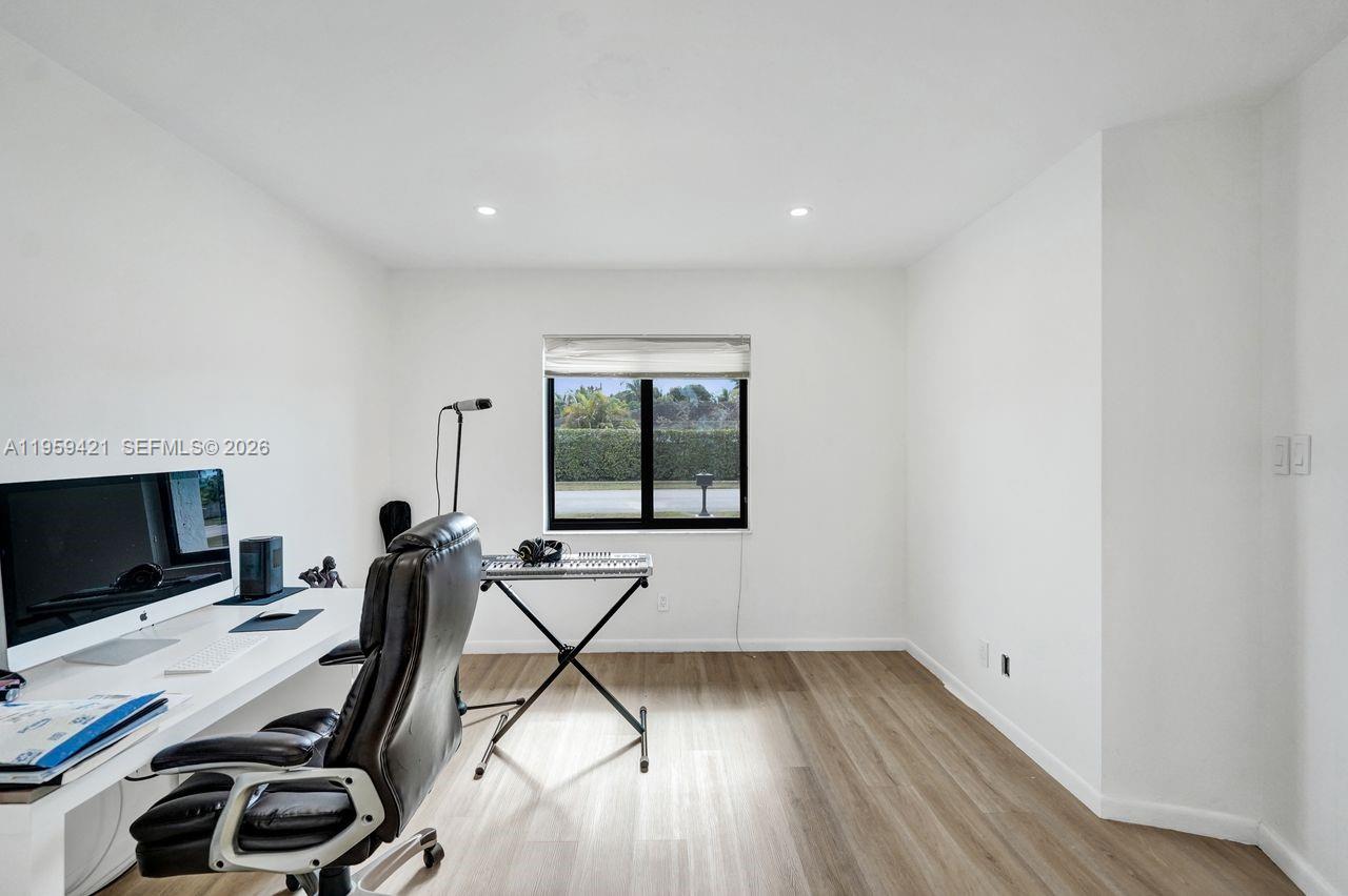 16653 Golfview Dr Weston, FL 33326