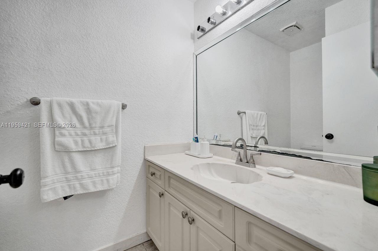 16653 Golfview Dr Weston, FL 33326