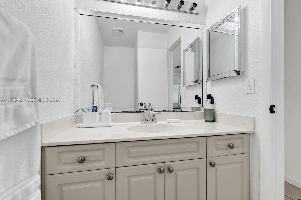 16653 Golfview Dr Weston, FL 33326