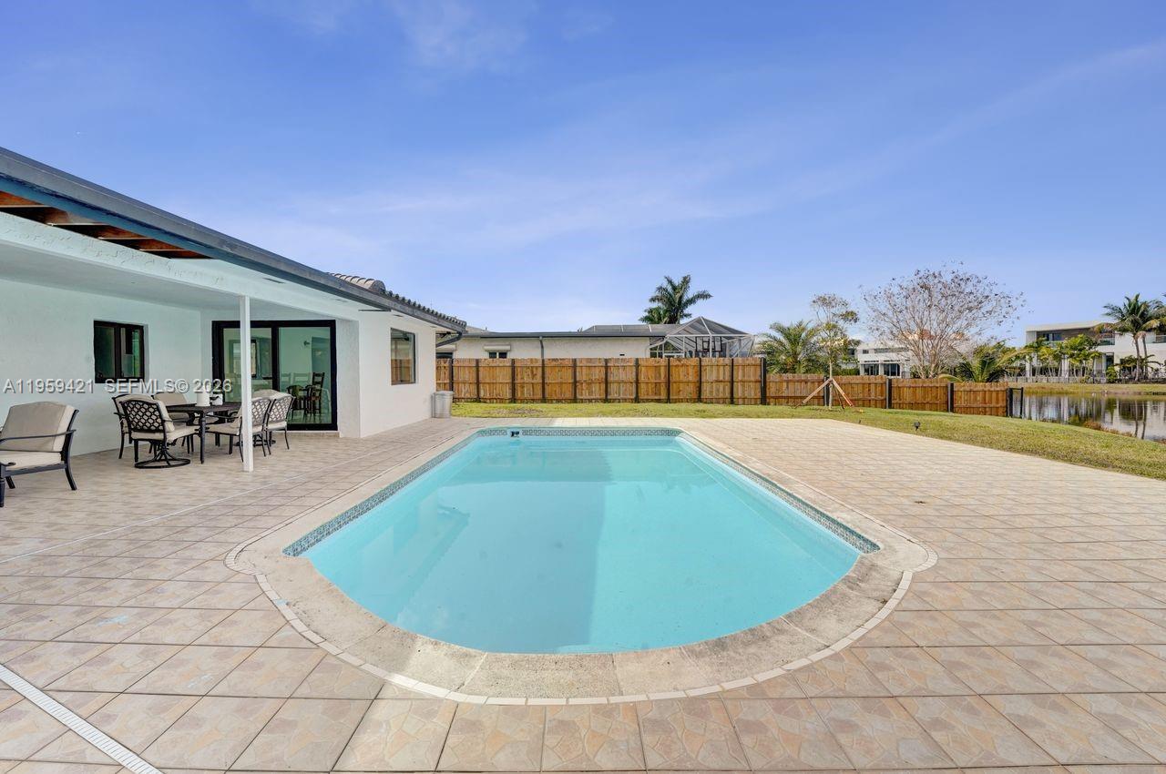 16653 Golfview Dr Weston, FL 33326