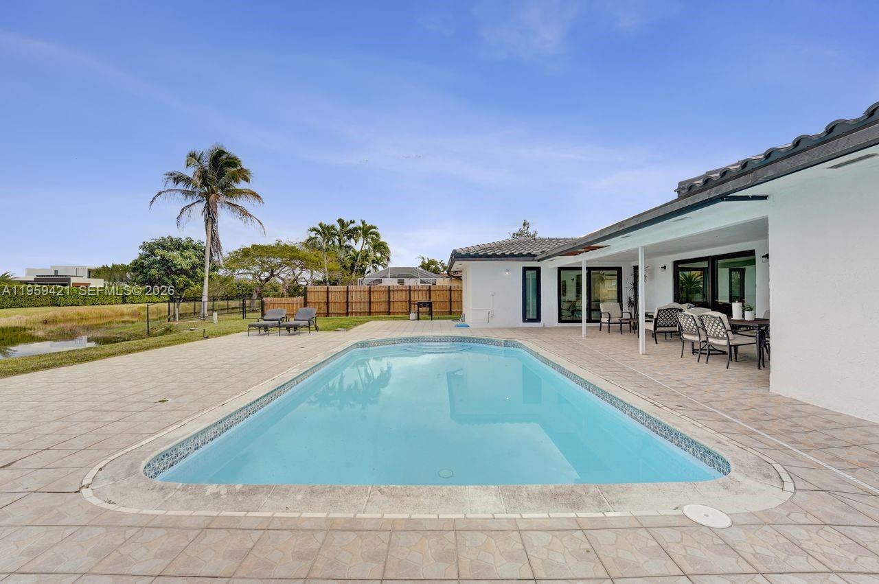 16653 Golfview Dr Weston, FL 33326