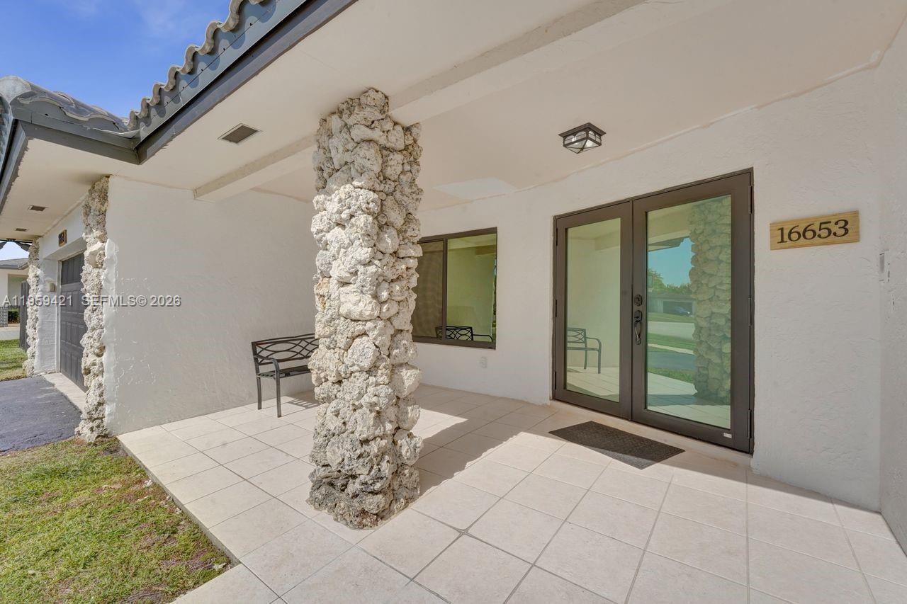 16653 Golfview Dr Weston, FL 33326