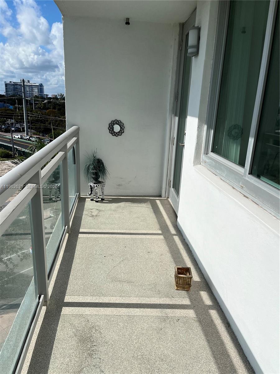 7135 Collins #533 Miami Beach, FL 33141