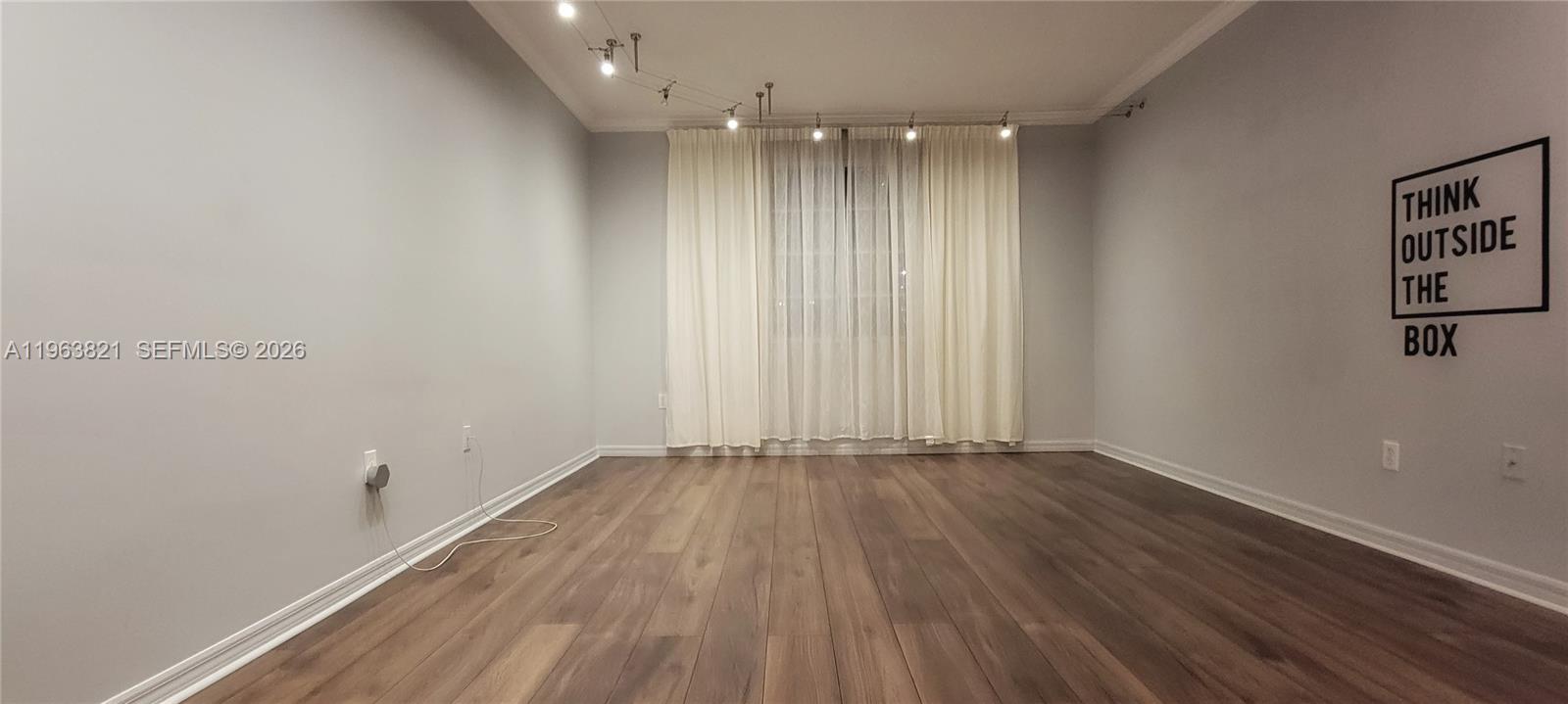 2891 NE 185th St #1002