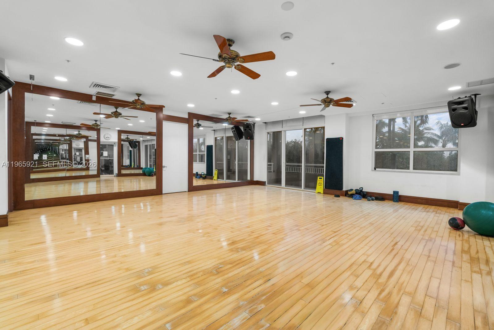 19501 W Country Clb Dr #2415 Aventura, FL 33180