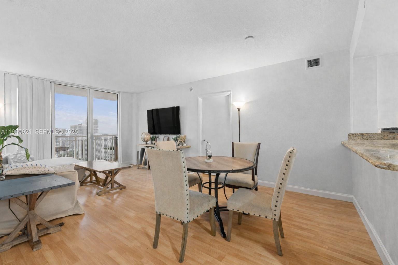 19501 W Country Clb Dr #2415 Aventura, FL 33180