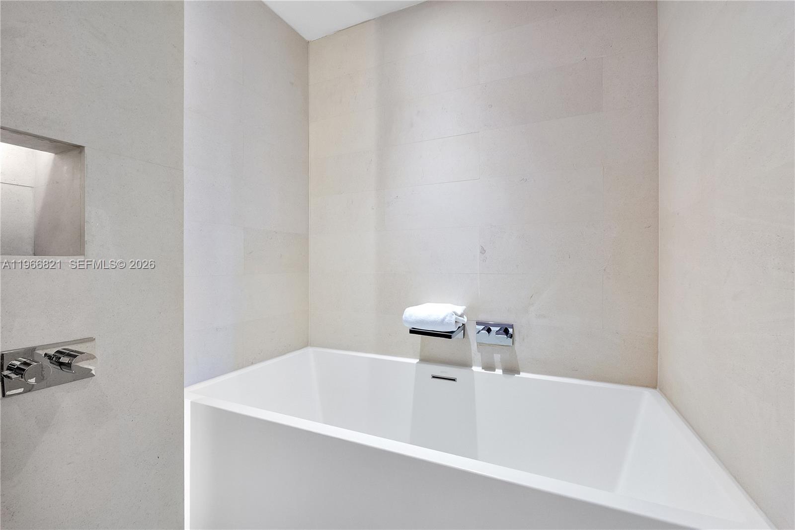 102 24th St #PH-1612 Miami Beach, FL 33139