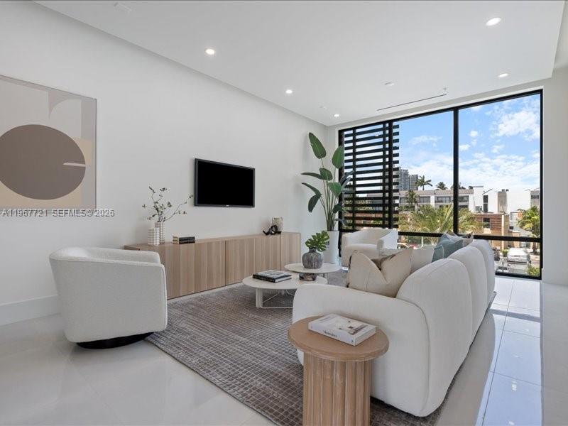 4008 NE 167th St #6 North Miami Beach, FL 33160