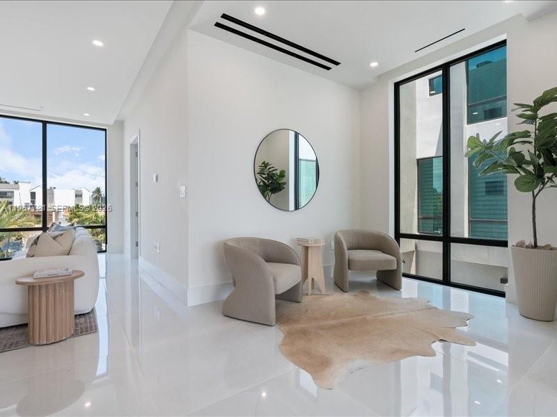 4008 NE 167th St #6 North Miami Beach, FL 33160