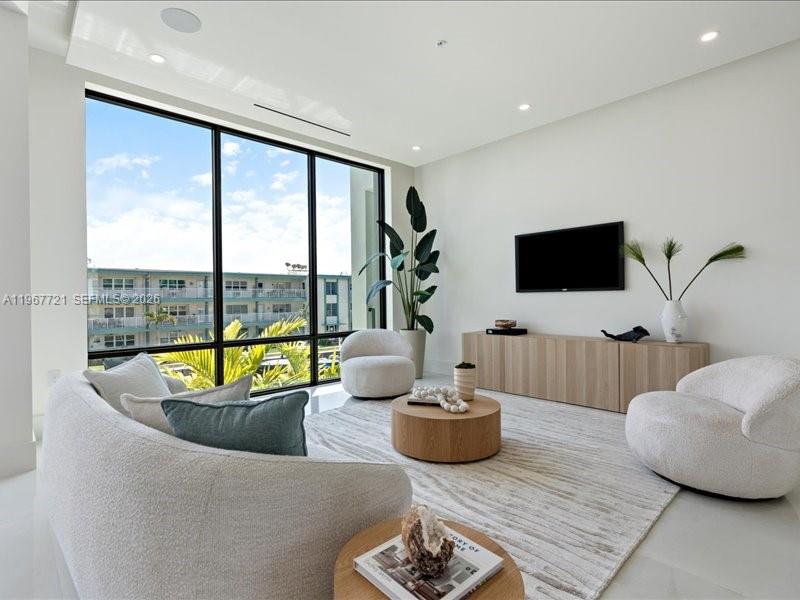 4008 NE 167th St #6 North Miami Beach, FL 33160