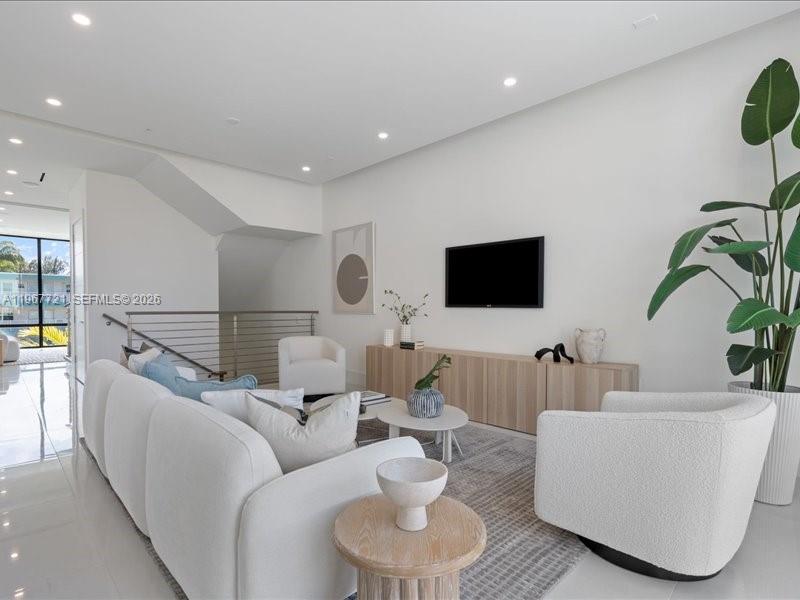 4008 NE 167th St #6 North Miami Beach, FL 33160