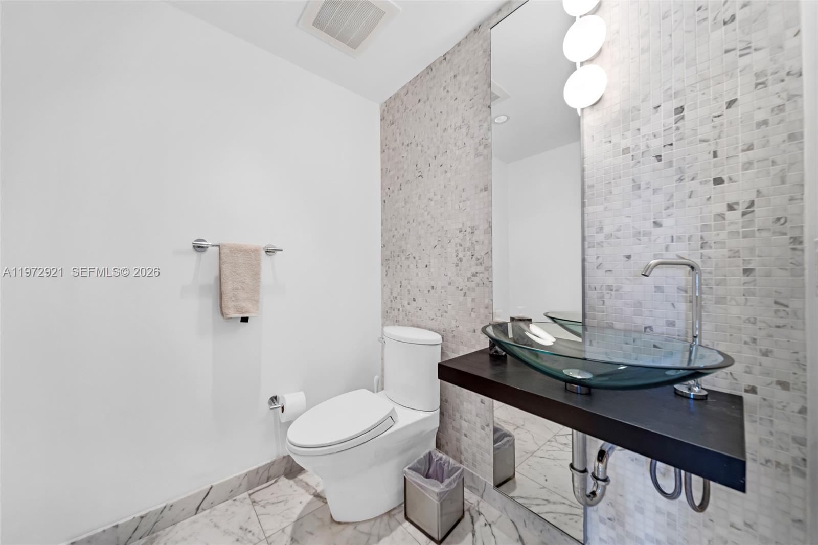 200 Biscayne Blvd Way #3811 Miami, FL 33131