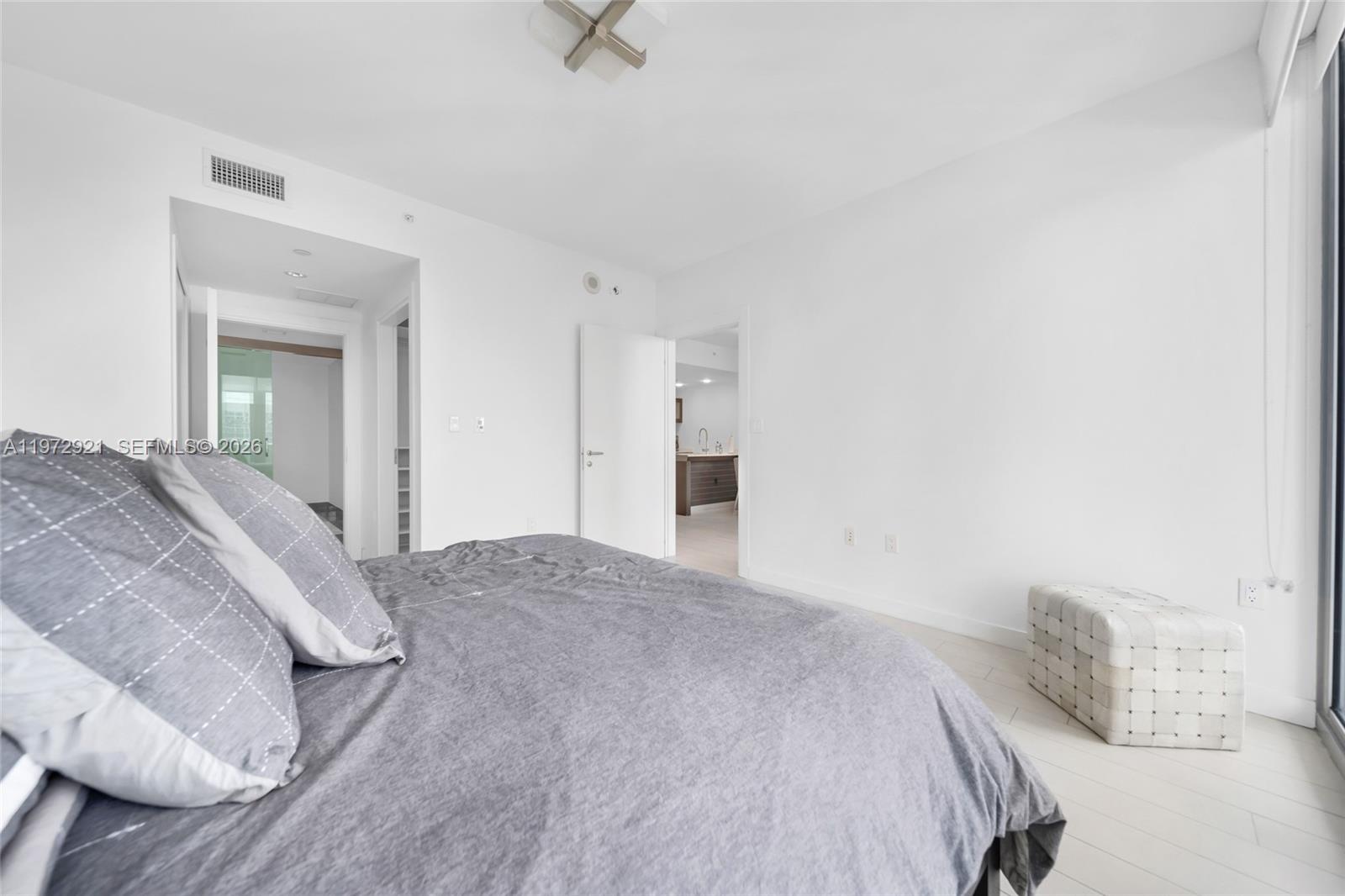 200 Biscayne Blvd Way #3811 Miami, FL 33131