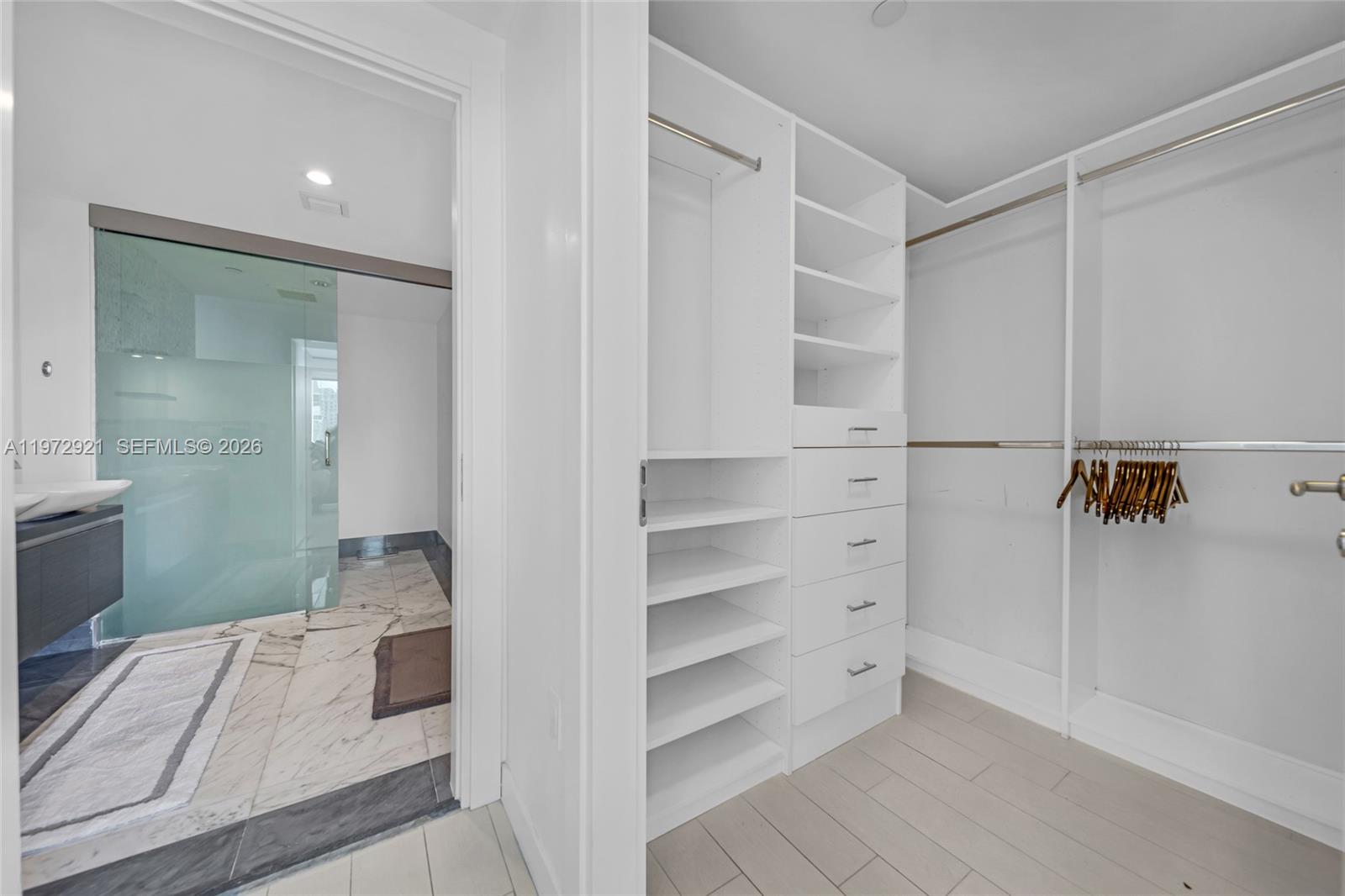 200 Biscayne Blvd Way #3811 Miami, FL 33131