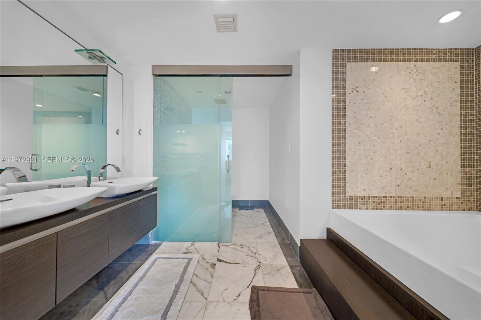 200 Biscayne Blvd Way #3811 Miami, FL 33131