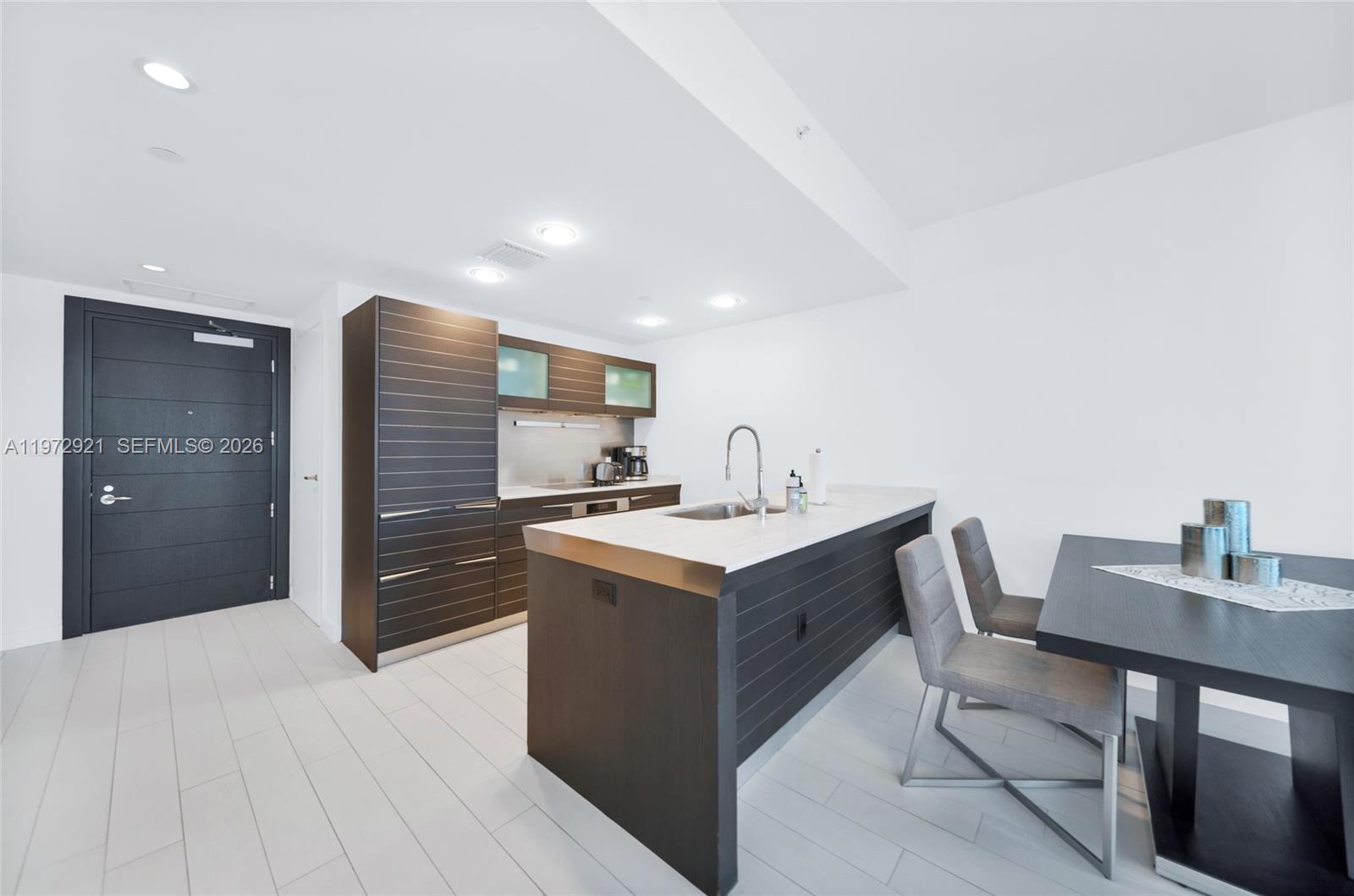 200 Biscayne Blvd Way #3811 Miami, FL 33131