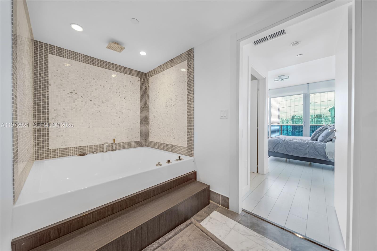 200 Biscayne Blvd Way #3811 Miami, FL 33131