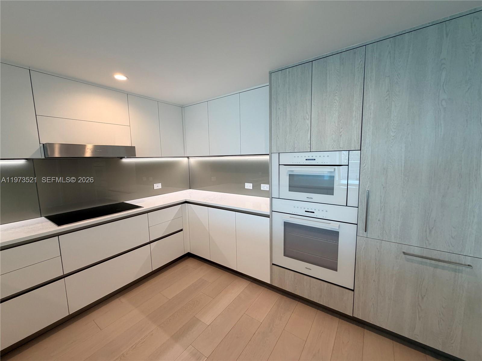 image La Baia Bay Harbor9