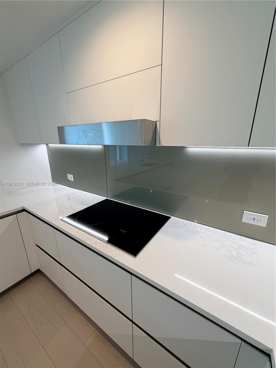 image La Baia Bay Harbor11