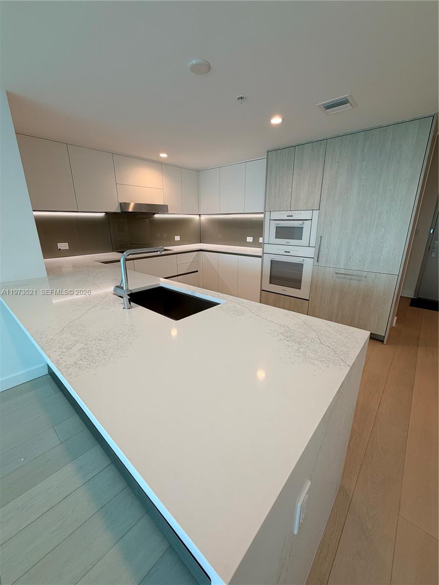 image La Baia Bay Harbor6