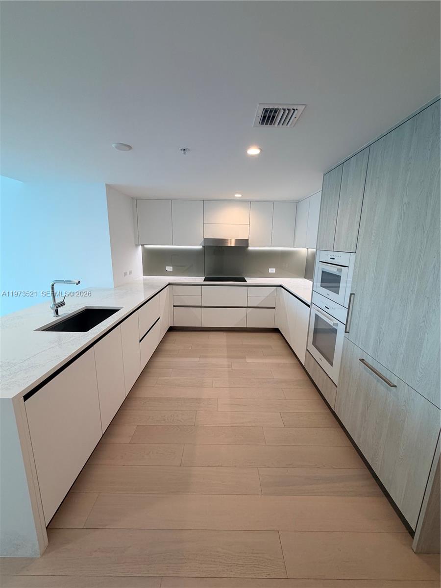 image La Baia Bay Harbor8