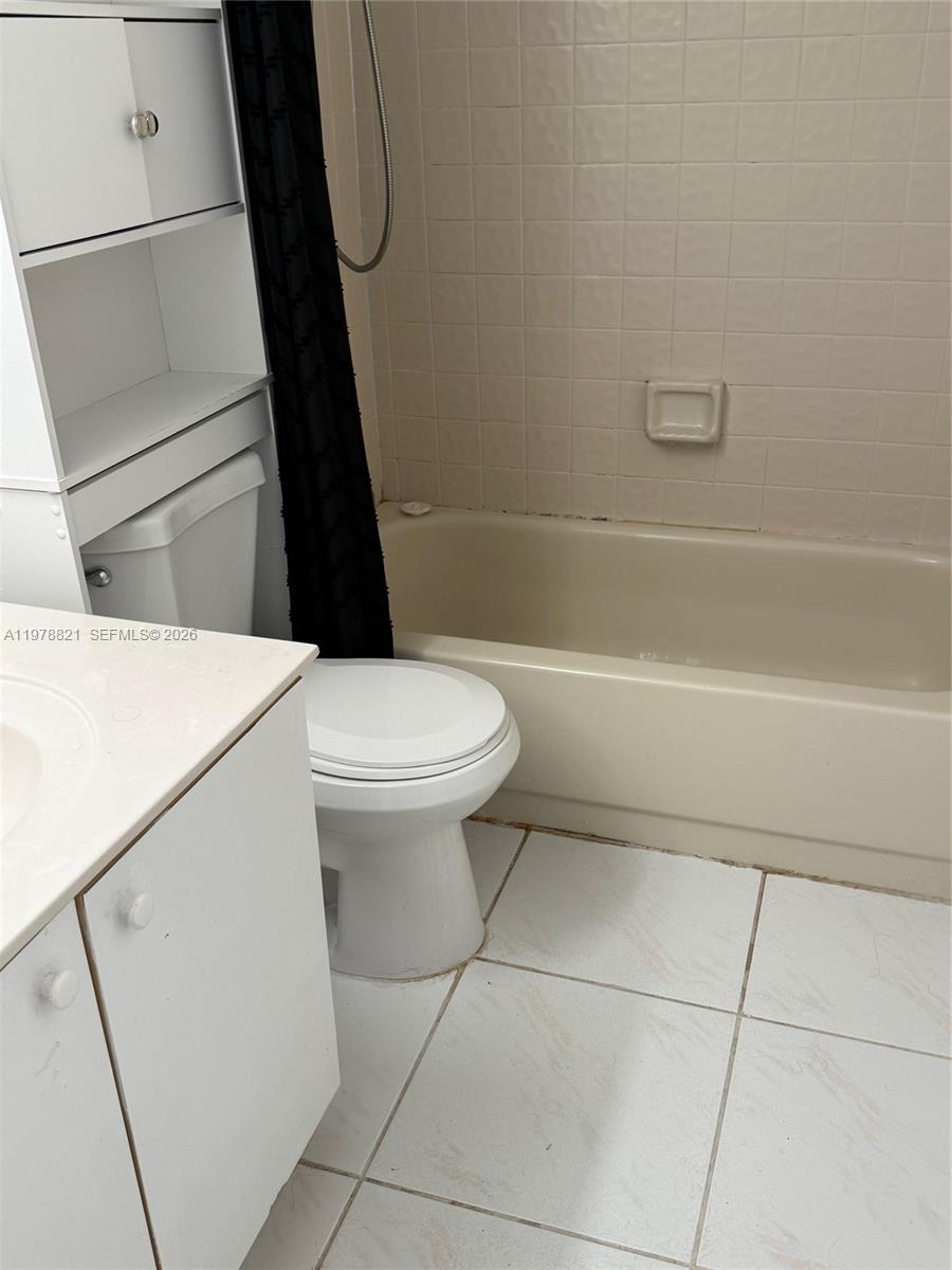 1001 Twin Lks Dr #29-D Coral Springs, FL 33071