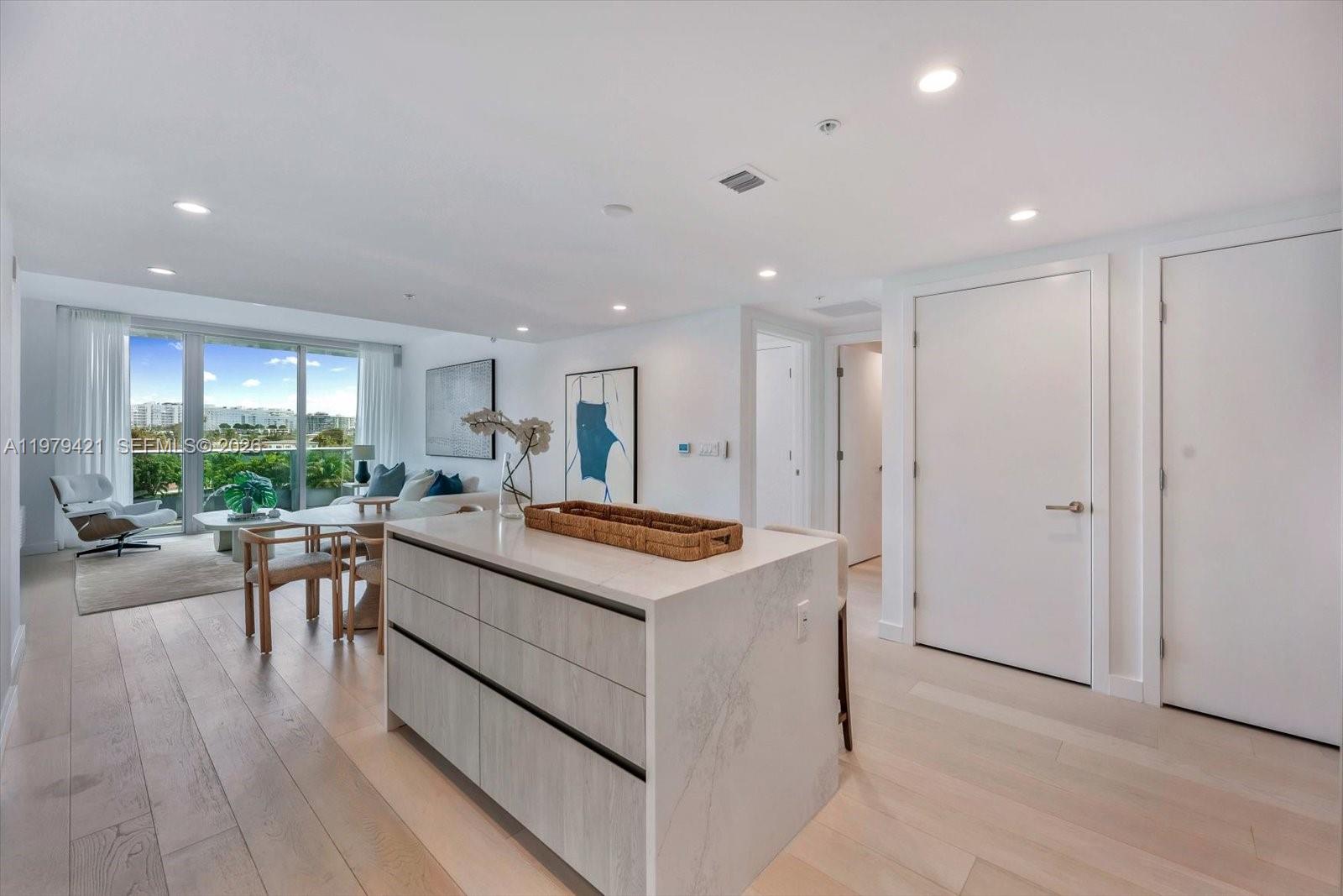 9201 E Bay Hbr Dr #503 Bal Harbour, FL 33154