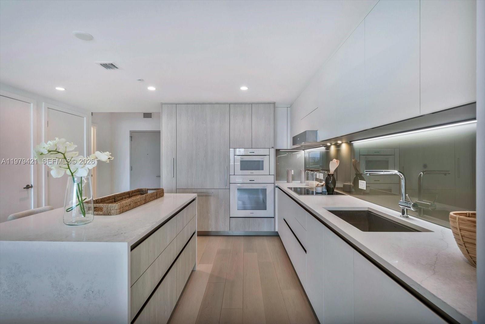 9201 E Bay Hbr Dr #503 Bal Harbour, FL 33154