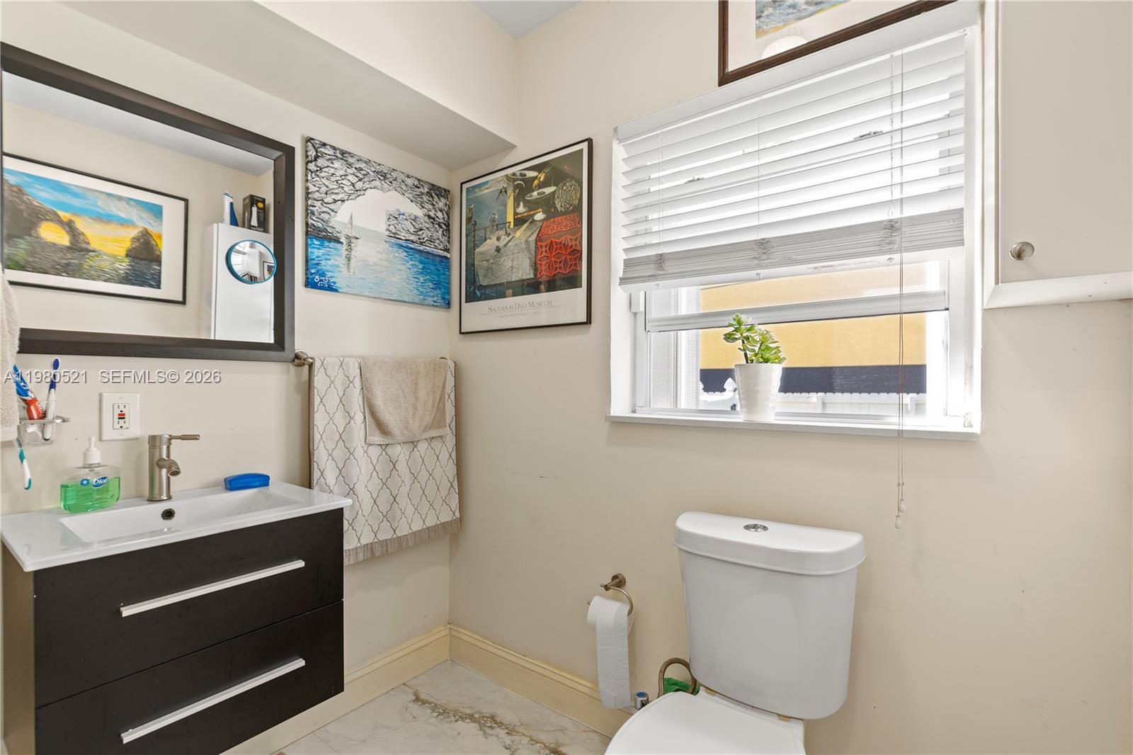 2532 SW 27th St Miami, FL 33133