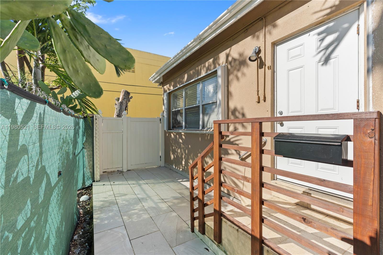 2532 SW 27th St Miami, FL 33133