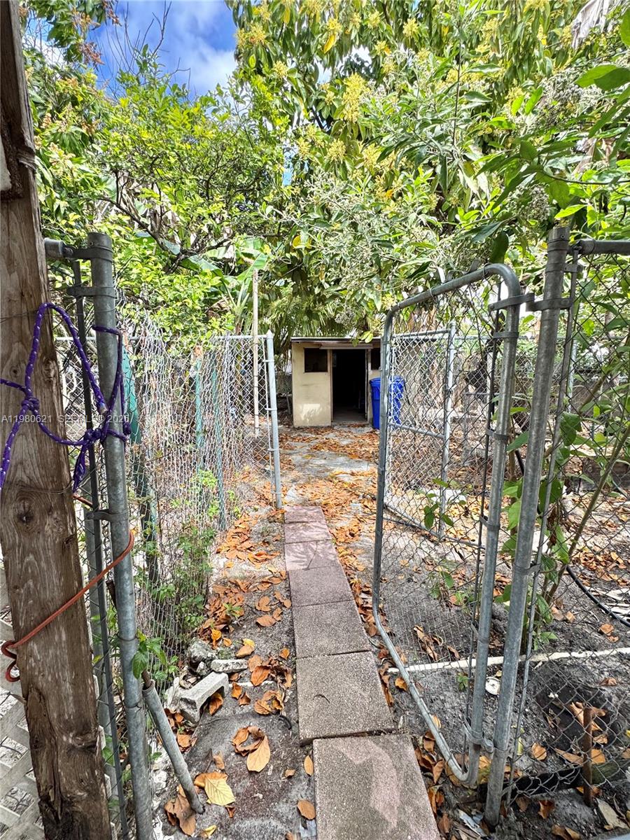 2395 SW 2nd St Miami, FL 33135