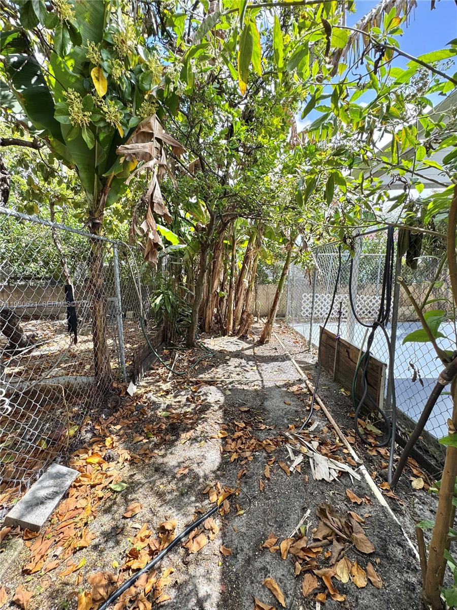 2395 SW 2nd St Miami, FL 33135