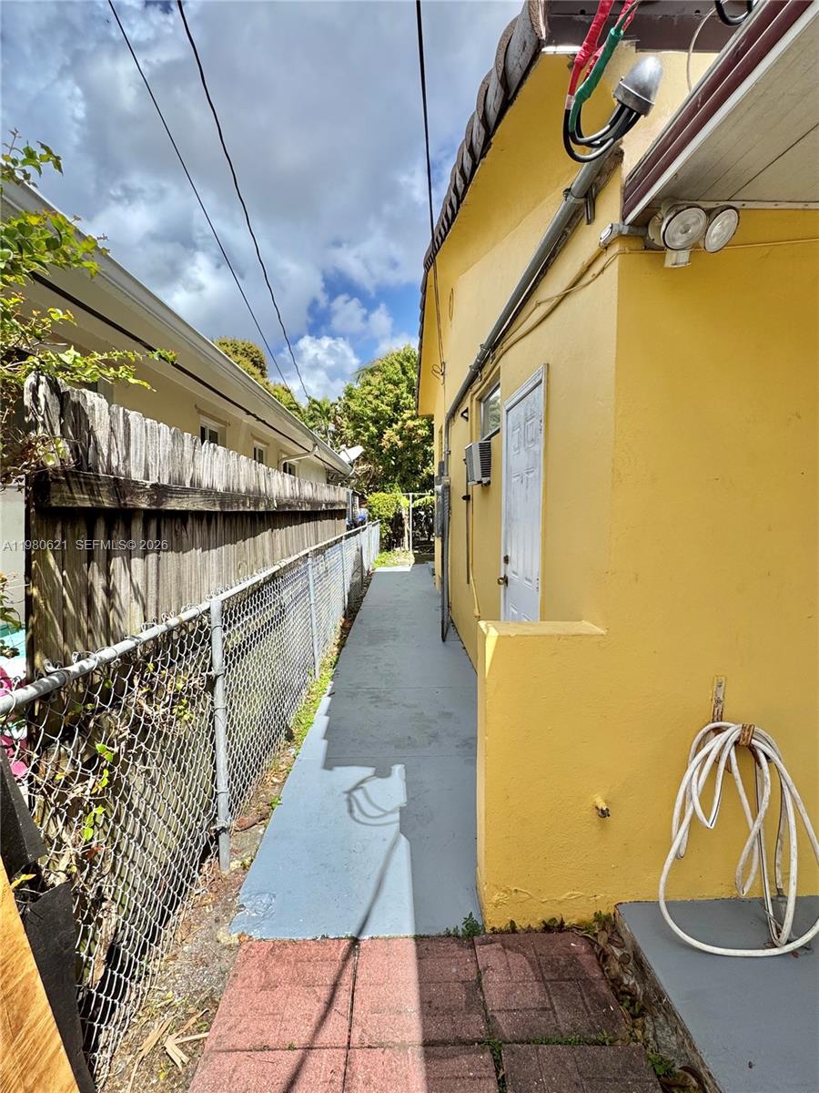 2395 SW 2nd St Miami, FL 33135